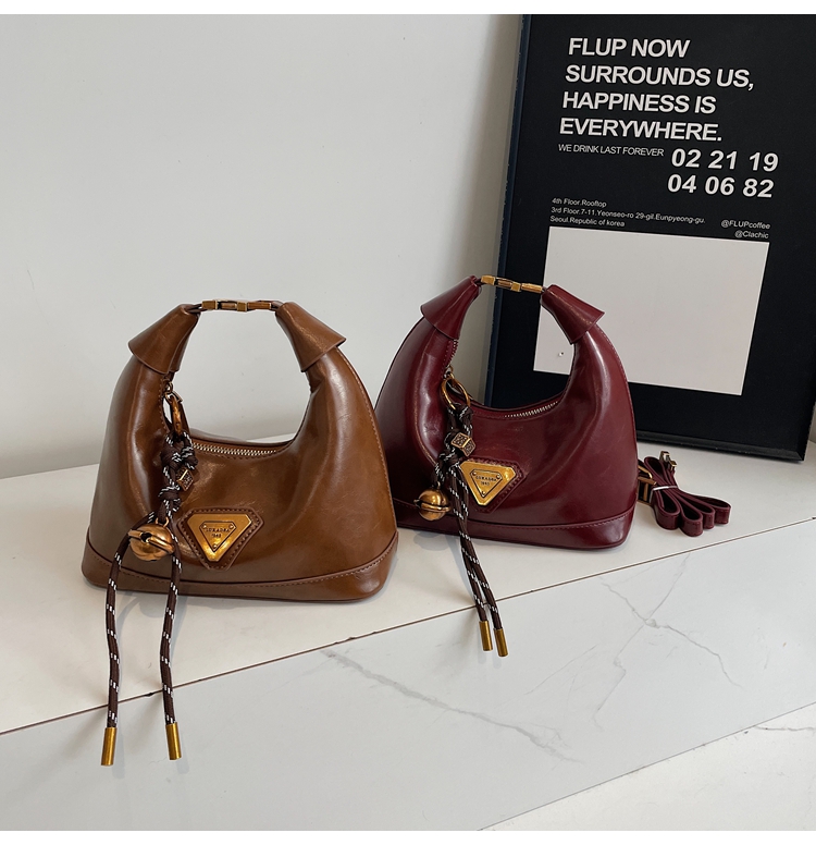 CR8921Red-6205