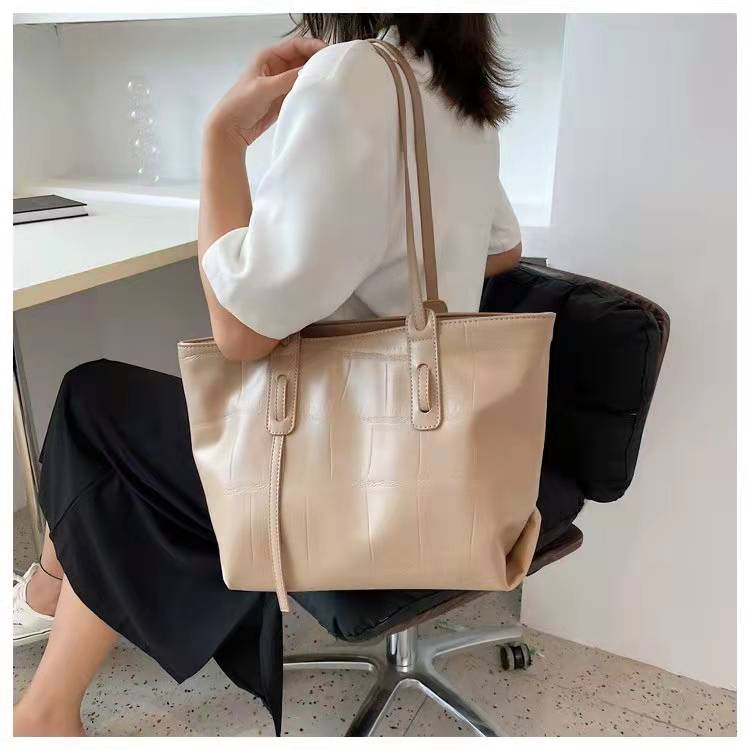 CR7699Khaki