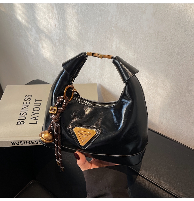 CR8921Black-6205