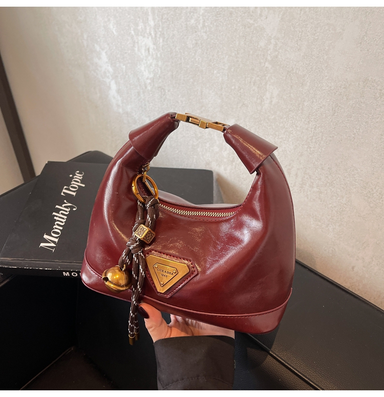 CR8921Red-6205