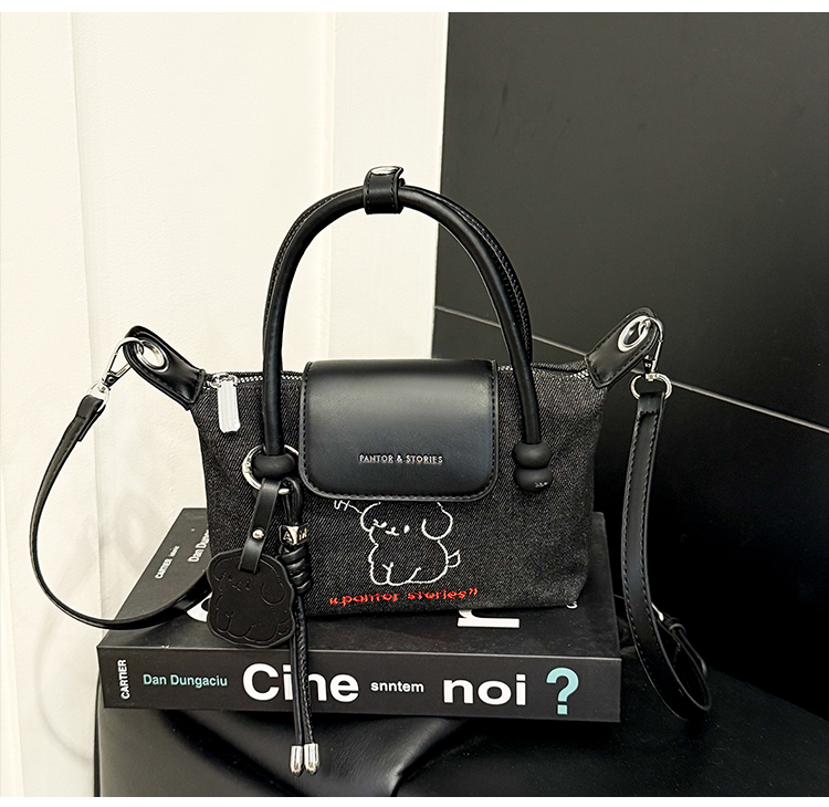 CR8983Black-3672